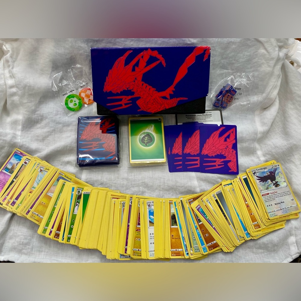 Pokemon TCG: Sword & Shield Darkness Ablaze Elite Trainer Box